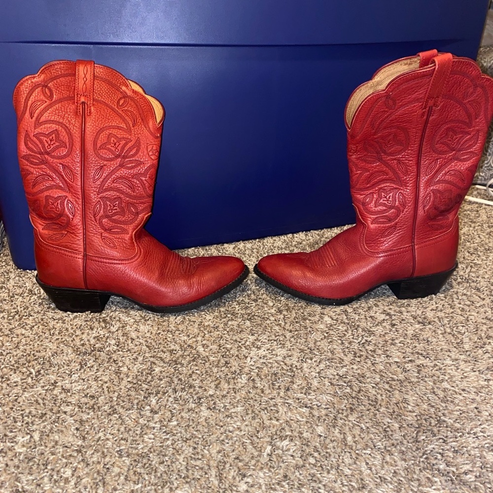 Women’s Ariat Heritage Cowgirl Boots in Red